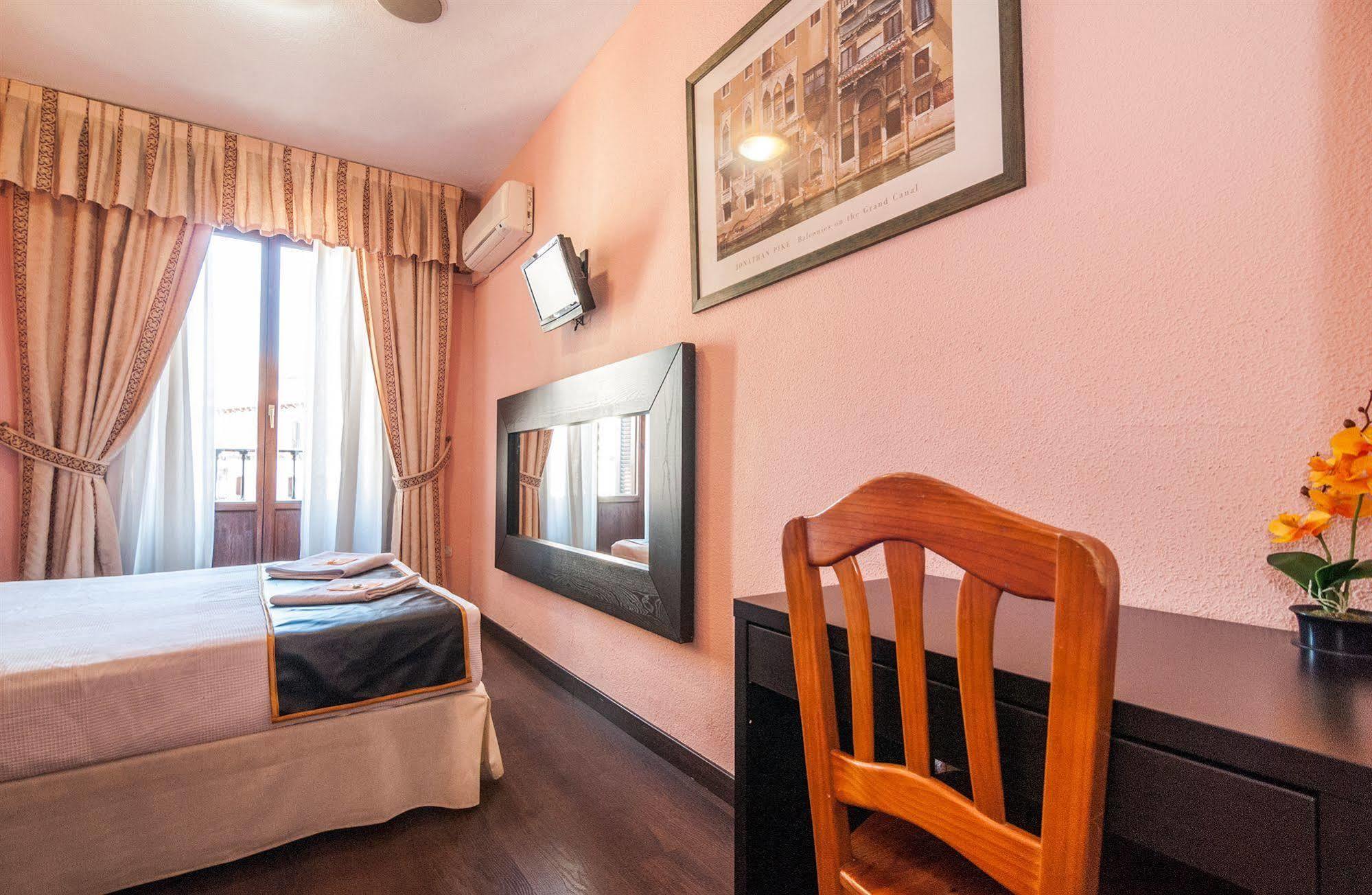 Hostal Gallardo マドリード エクステリア 写真